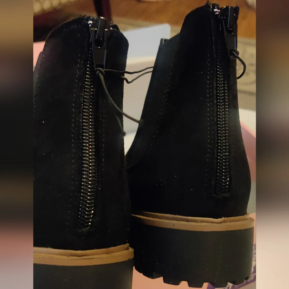 Kensie Women's Black Sandor Chelsea Boots - Picture 4 of 9